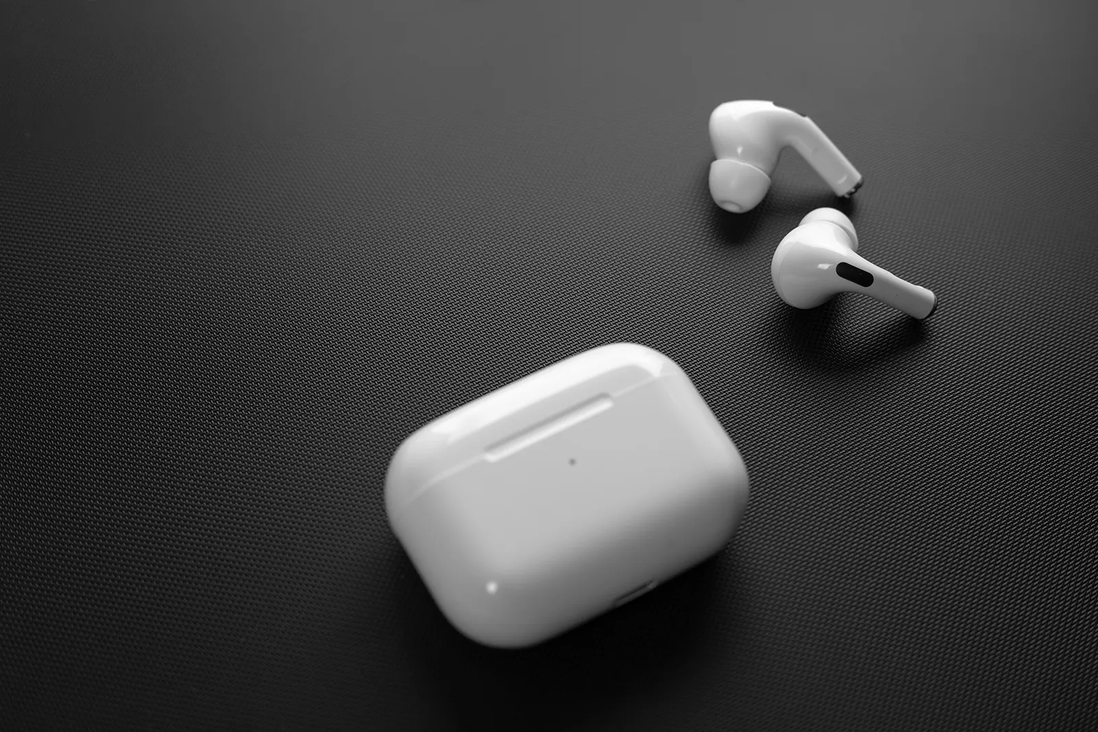 Repairing AirPods: Can They Be Fixed or Restored? AirPods Price in Pakistan