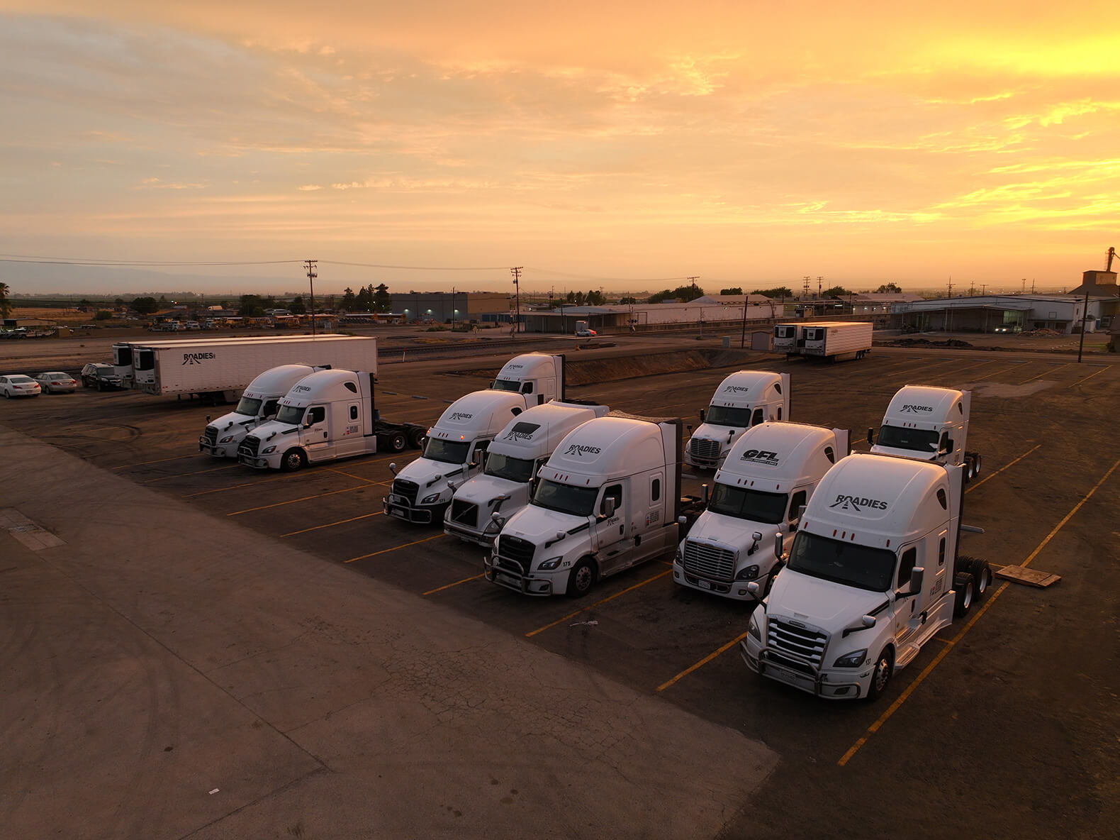 Freight Solutions and Trucking Services in Bakersfield, CA | The Ultimate Guide With Roadies Inc