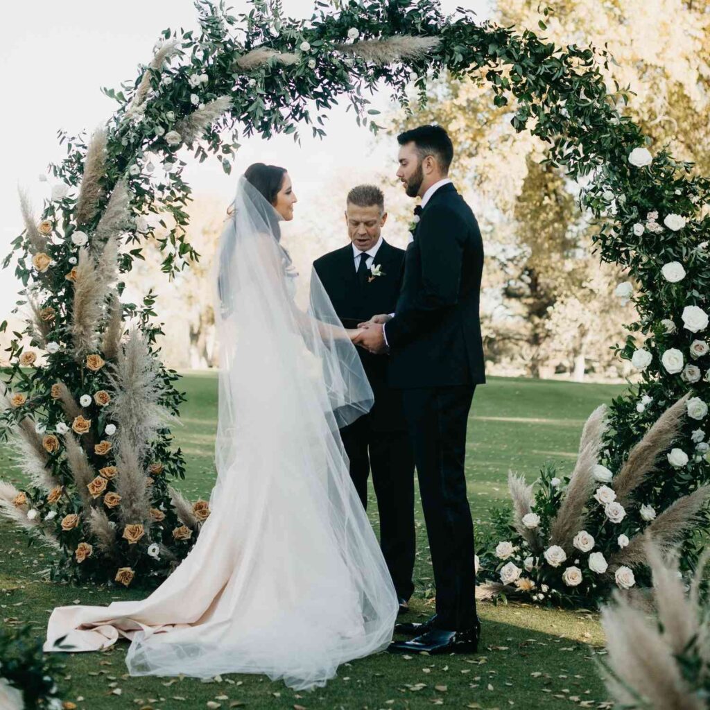 How Wedding Officiant Training Can Help You Perform Memorable Ceremonies