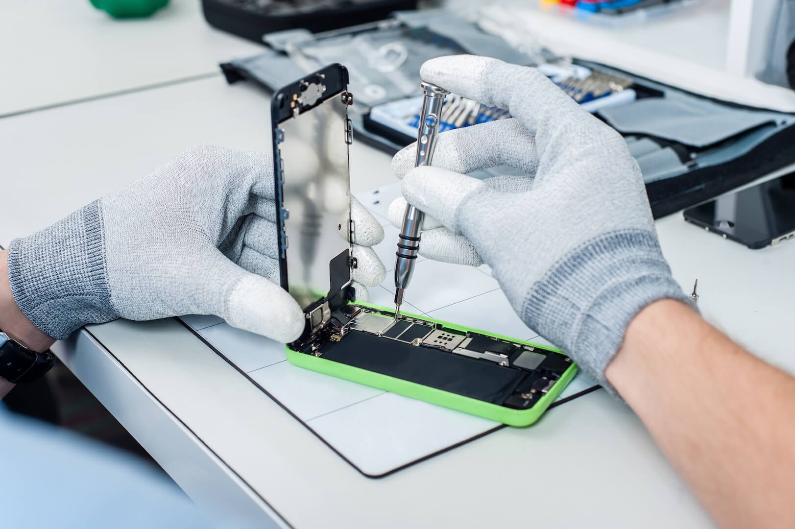 Display gesprungen? Ihre iPhone Reparatur in Nürnberg macht’s wieder heil