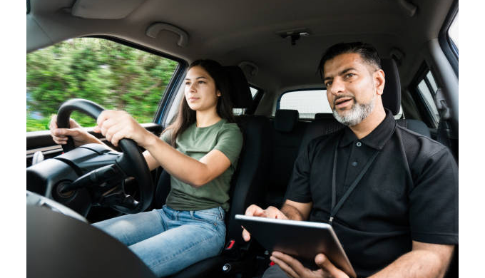 Master the Road with Expert Driving Lessons in West Bromwich and Wednesbury