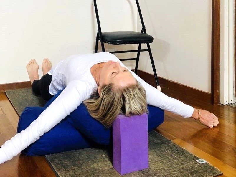 How Group Yoga Classes Build Community and Consistency?