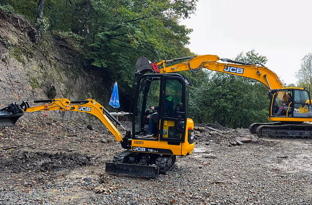 Leistungsstark & kompakt: Der Minibagger Löwe LB-10PRO im Test