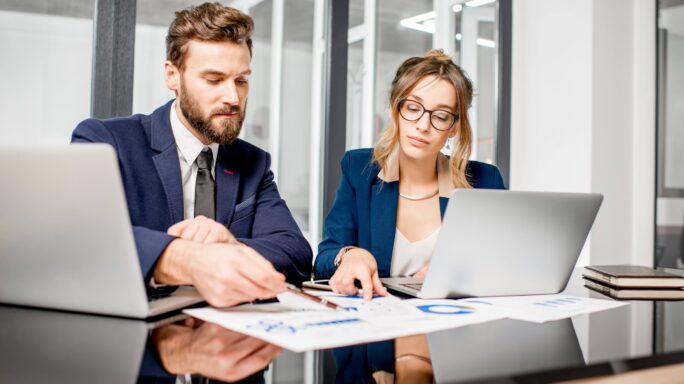 Debitkarte oder Kreditkarte – der einfache Unterschied erklärt