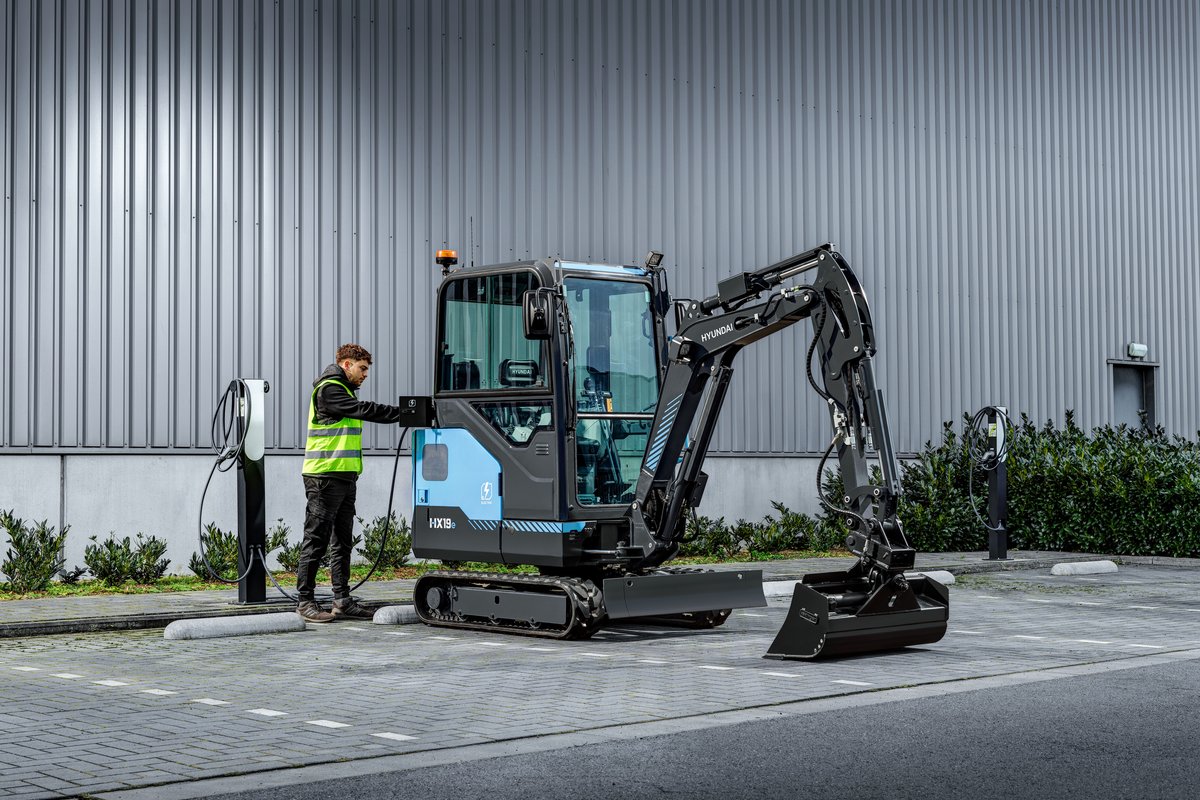 Wartung und Service beim LÖWE LB-10Pro Minibagger: Einfach & zuverlässig