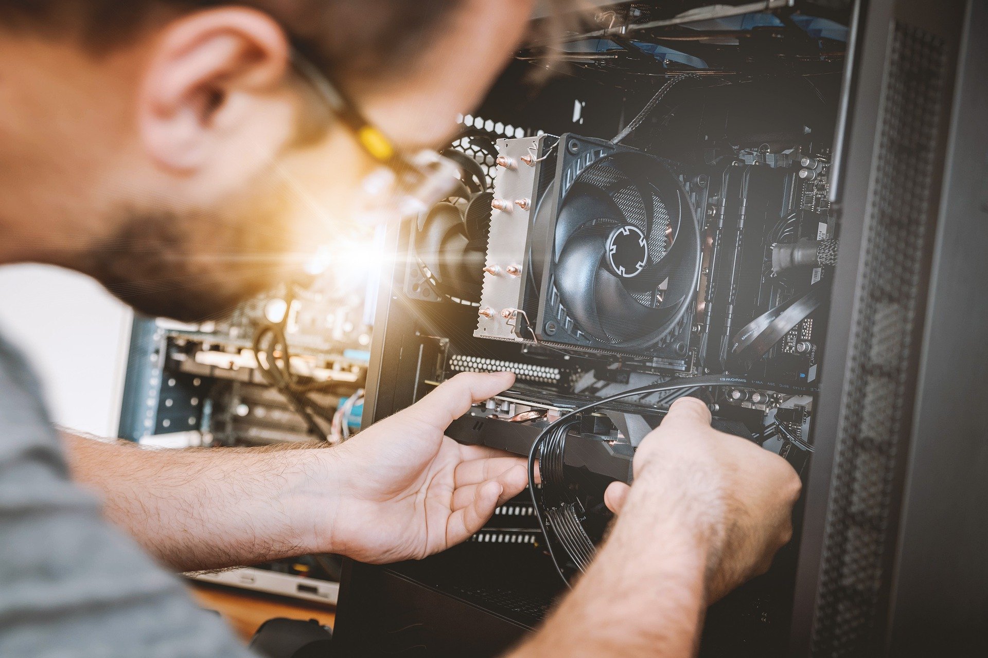 PC Reparatur bei Hardware-Schäden: Austausch oder Reparatur?