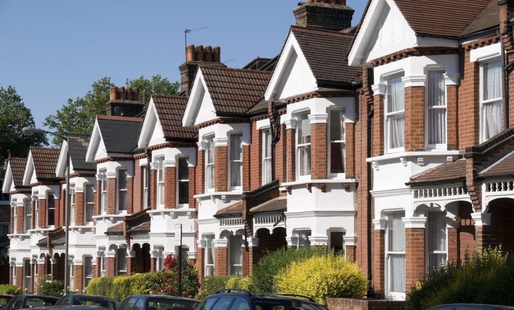 How an Estate Agent Can Help First-Time Buyers Secure Their Ideal Home