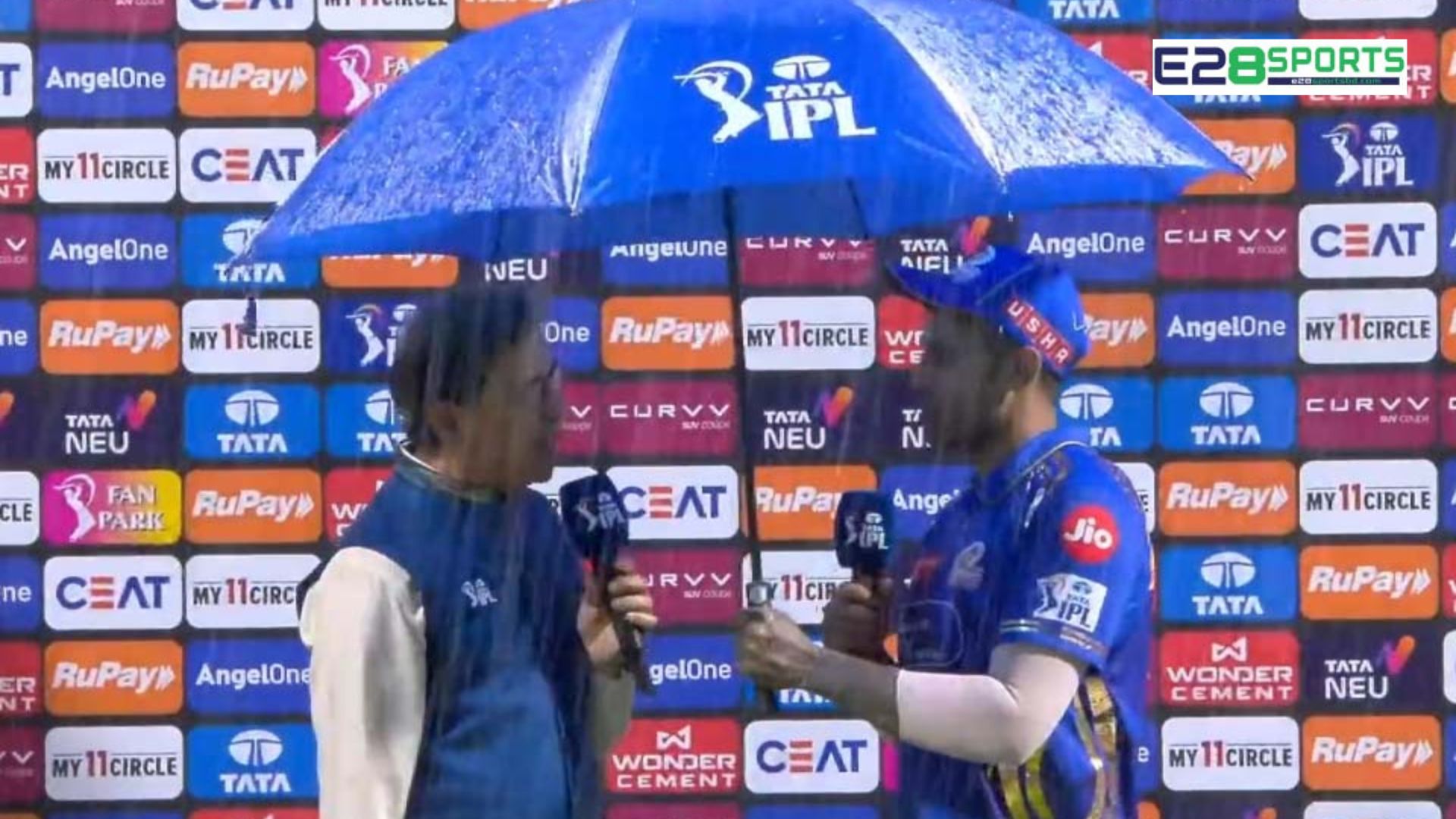 Suryakumar Yadav Brings Umbrella, Dedicates Award to Wife