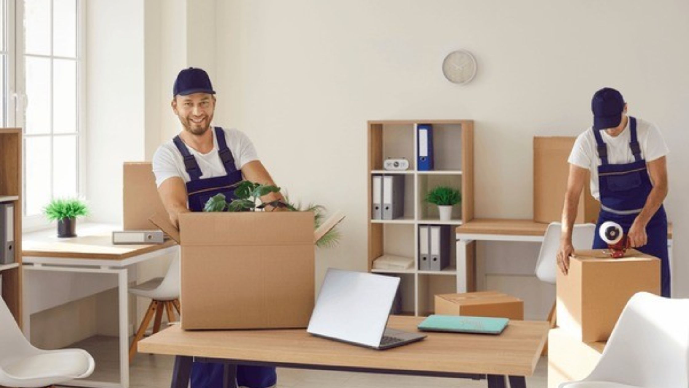 Professional Unpackers vs. Movers: What’s the Difference?