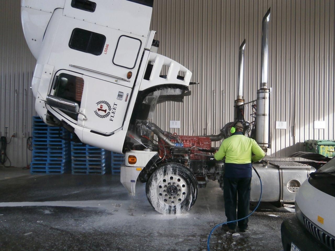 Alpha Express Truck Wash – Premium Truck Cleaning Services You Can Trust
