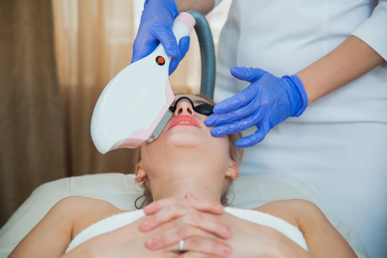 Can laser treatment tighten loose skin?