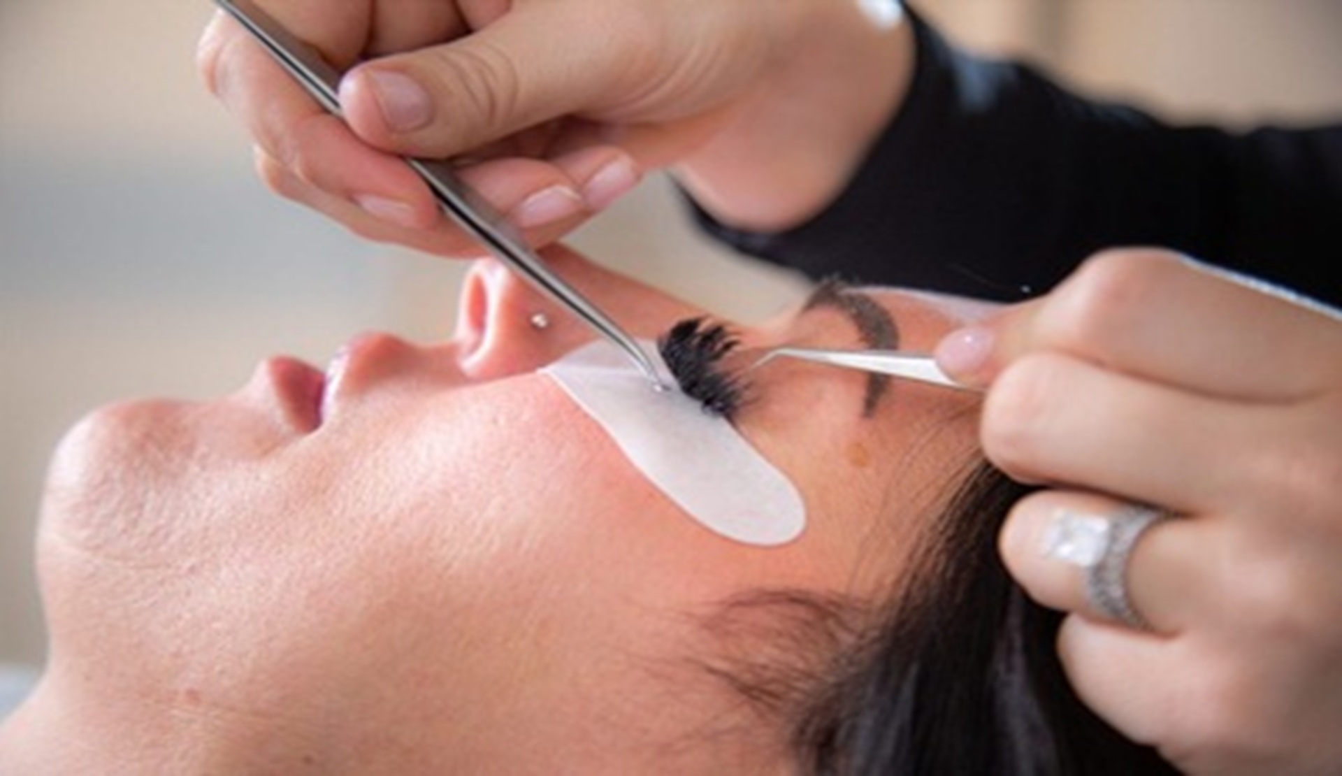 Enhance Your Look with Eyelash Tinting