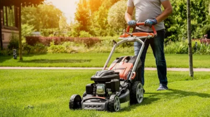 Top 7 Benefits of Hiring a Professional Lawn Mowing Service
