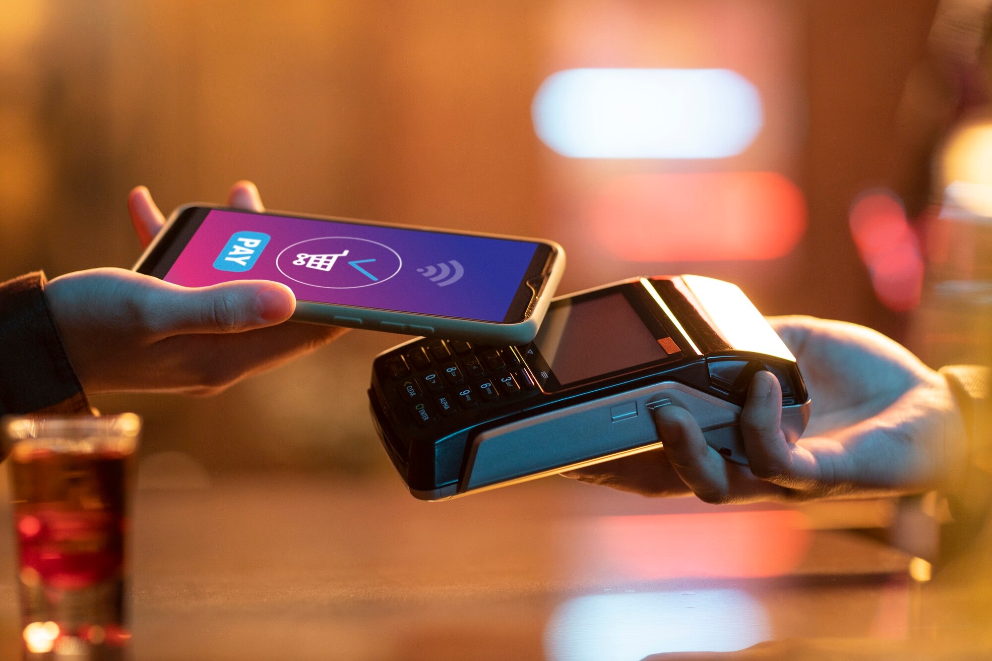 Best Ways to Increase Revenue Using a Cashless Card System in Entertainment Venues