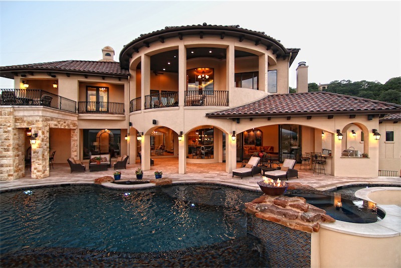 Why Choosing a Custom Home Builder Is the Key to Your Luxury Home
